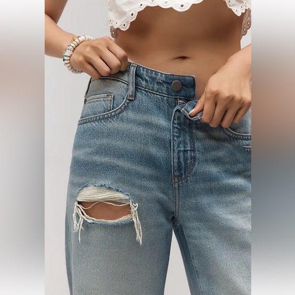 Anthropologie Pilcro Mid-Rise Relaxed Wide Leg Distressed Jean in Blue Size 25 - Picture 3 of 13